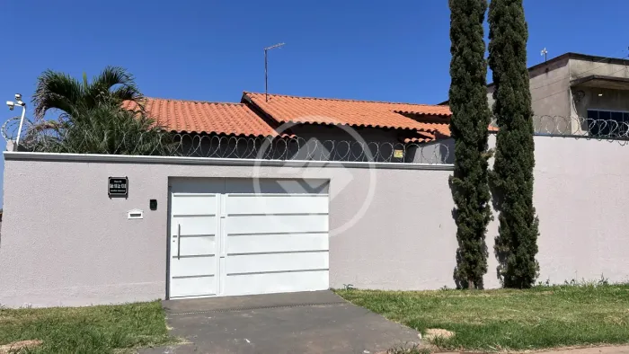 casa 3/4 jardim Jussara com possibilidade de um ponto comercial codigo: 362998
