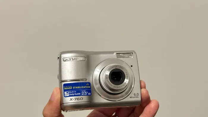 Olympus X-760 6MP - Câmera Digital Compacta Vintage
