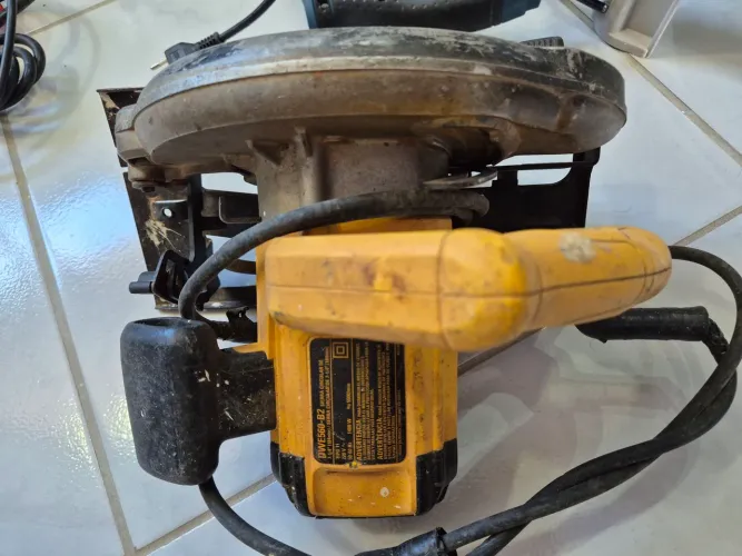 Serra circular DEWALT- 7.1/4" (184mm) - 220v - 1400w