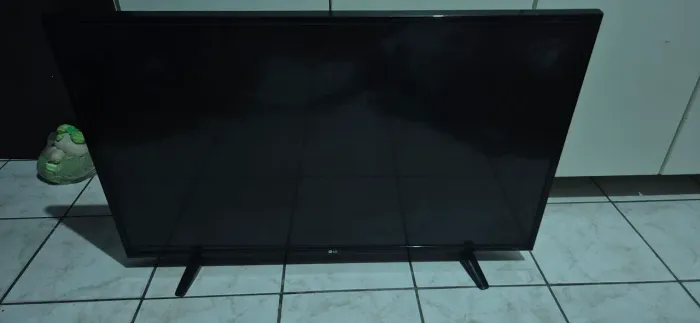 TV LG 43 4K. Funcionando perfeitamente. 