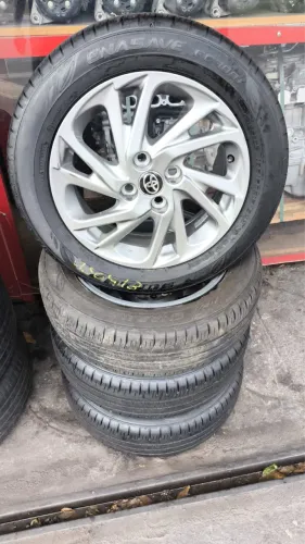 Rodas 15 etios e Yaris+ pneus Dunlop semi novo 