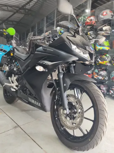 Yamaha YZF R15 ABS 2025 Novíssima e com km muito baixo!!