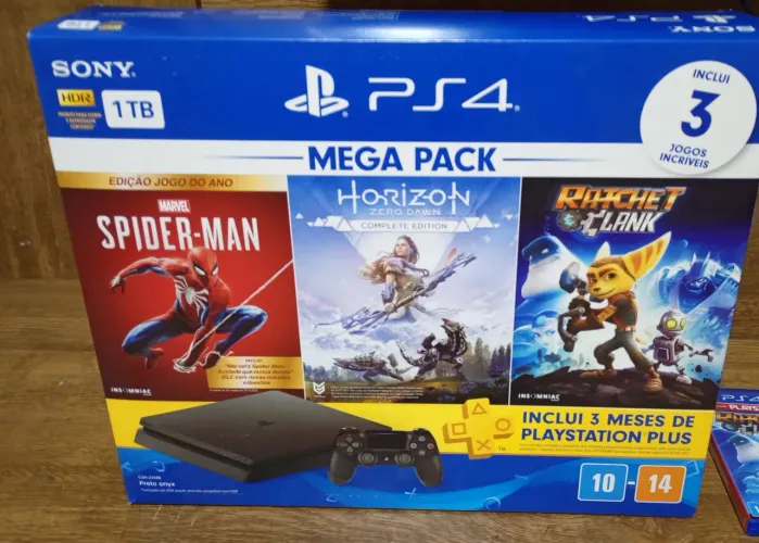 Console PS4 Silm na caixa