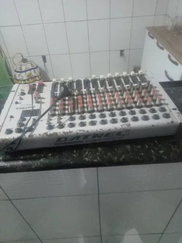 Mesa de 16 canais semi nova para som  preço pra levar pra casa  