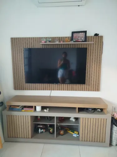 Vendo Rack com Painel para TV de até 65° / Apenas um ano de uso / Está em perfeito estado.