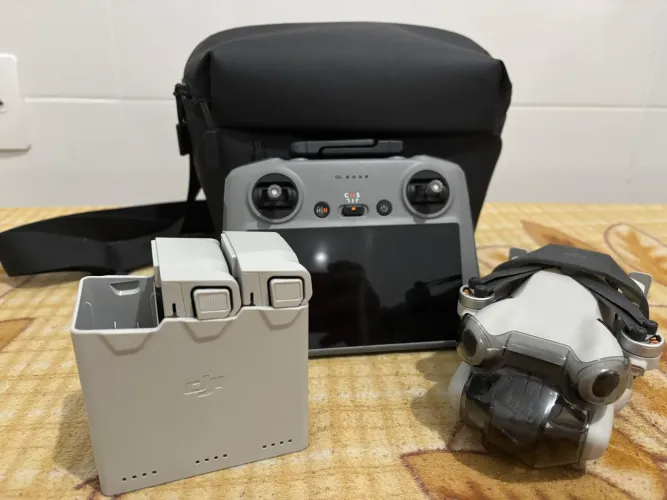 DJI Mini 4 Pro Fly More Combo | DJI RC 2 | 3 Baterias | Estado de Novo