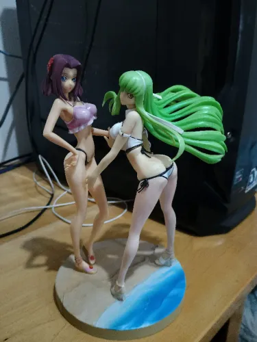 Code Geass - Figures C.C. e Kallen Praia
