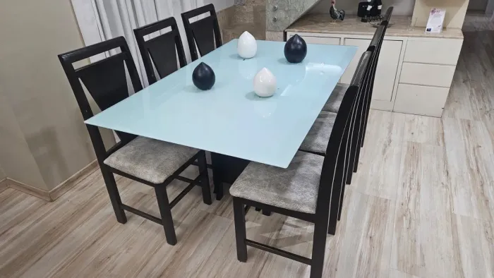 MESA MADEIRA COR TABACO COM 6 CADEIRAS