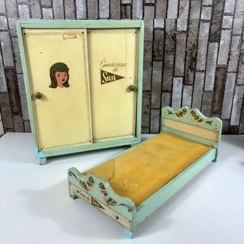 Antigos Brinquedos Guarda Roupa e Cama da Susi em madeira - Estrela 1967