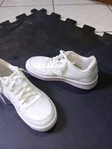 Tenis 41 branco. Novo
