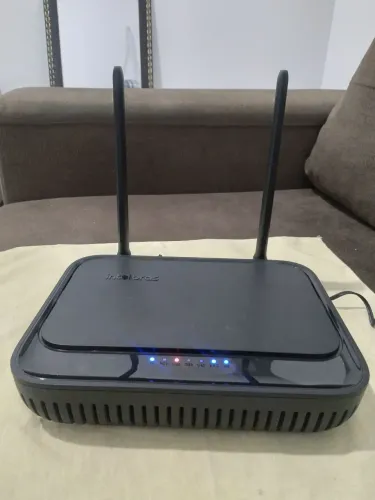 Roteador intelbras wifiber 1200r em ótimo estado funcionando perfeitamente