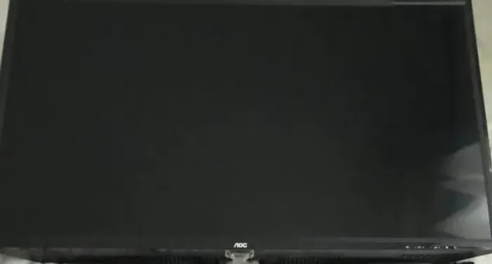 Tv AOC usada com defeito tela não está quebrada.