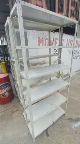 Prateleiras estantes de aço