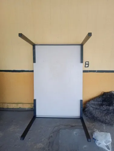 Mesa de jantar semi nova bem conservada 