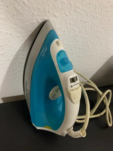 Ferro de Passar a Vapor e a Seco Britânia