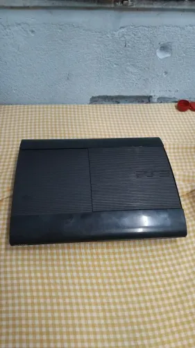 Ps3 +1 controle e cabos