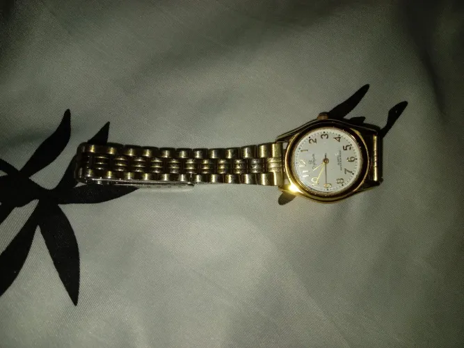 Relógio Mondaine Dourado Original - Clássico e Elegante