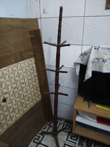 Cabideiro de chão 1,70cm madeira rústica