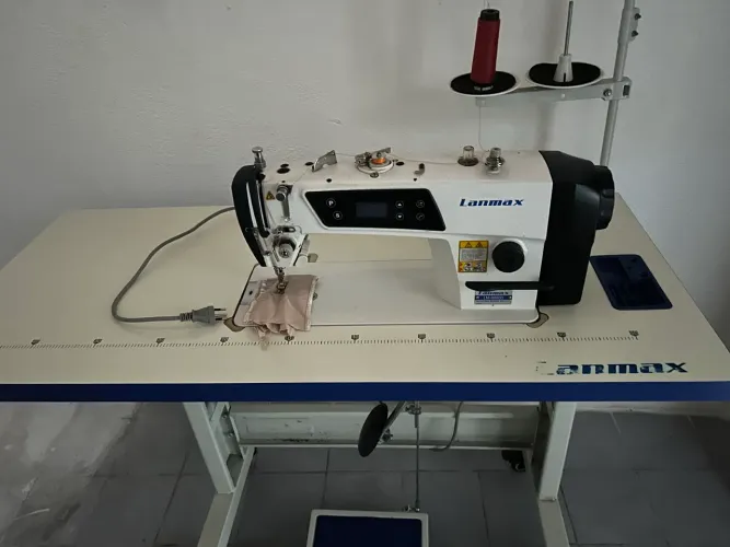 Máquina reta industrial