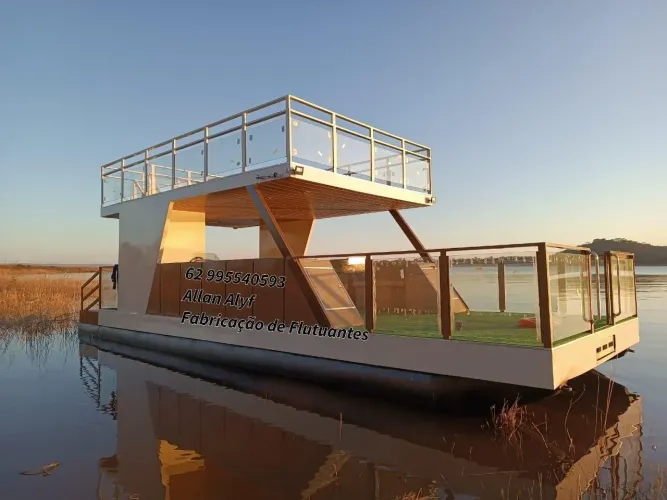 Flutuante, catamarã, batelão 