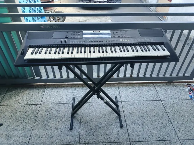 Teclado yamara psr ew400 já com ritmos instalados 