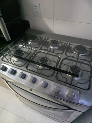 Vendo Fogão Brastemp ,de Inox acendedor automático em excelente estado.