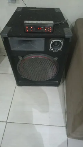 Caixa de som com rádio