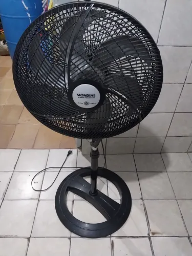 Ventilador mondial de coluna!     OBS : precisando trocar o motor!