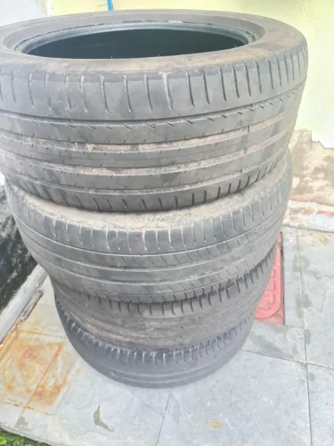 4 Pneus Aro 18 - 255/55 R18 - Michelin/Pirelli - Originais de SUV