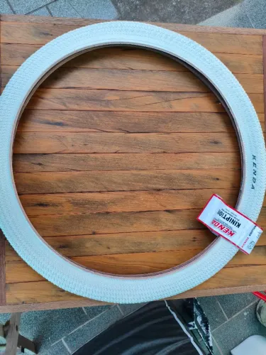 Pneu kenda kniption aro26 BRANCO