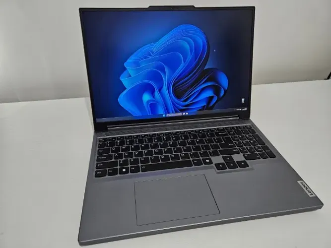 Notebook Lenovo Legion 5 Slim - Ryzen 7 8845HS - RTX4060 - 16GB DDR5 - 512GB NVME
