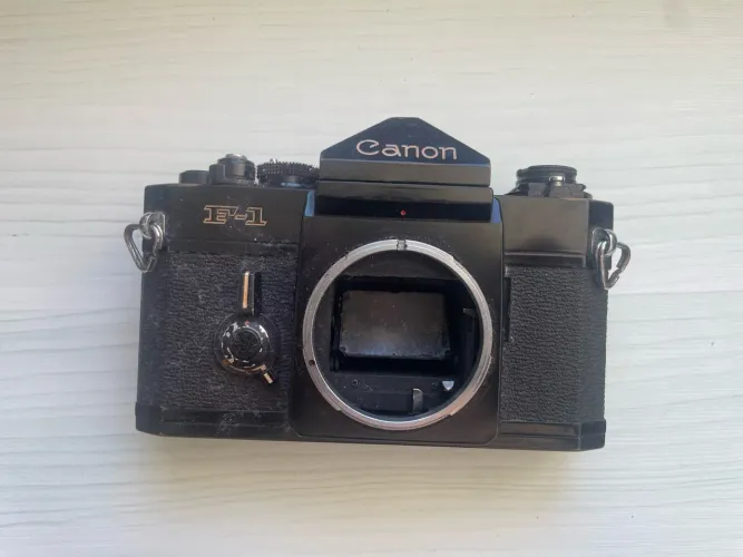Câmera analógica Cânon F1 (Corpo)