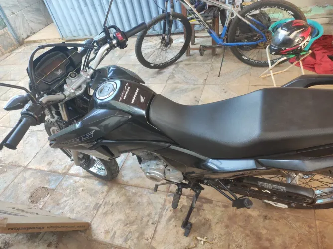 Vendo esta NXR Bros 160 ano 2023 modelo 2024 funcionando perfeitamente