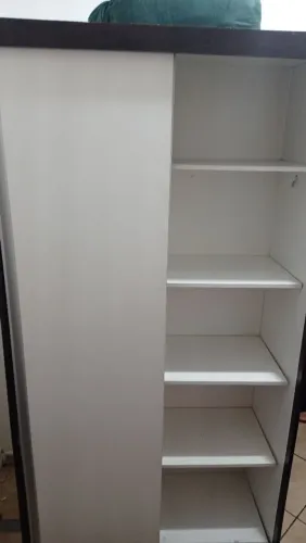 Guarda roupas com 2 porta de correr R$200,00