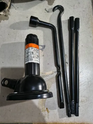 Kit ferramentas da Hilux e SW4 semi nova 