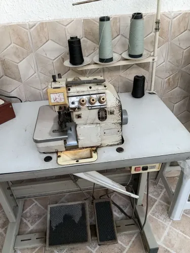 Vendo máquina overlok 3 fios ,usada e em bom estado de conservação. .Nitaka.