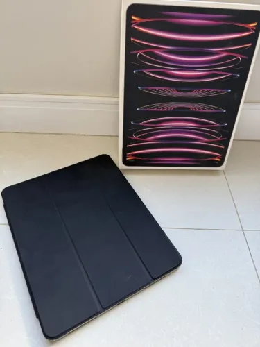 iPad Pro 12,9 6ª Geração M2 256GB Wi-Fi + Celular Cinza-espacial c/ Caixa