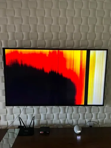TV LG 65 Polegadas - 4K (LED COM AVARIA)