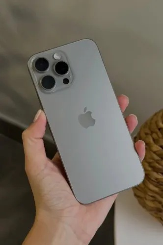 iPhone 16 Pro Max Titanium Natural 256GB 6 meses de garantia