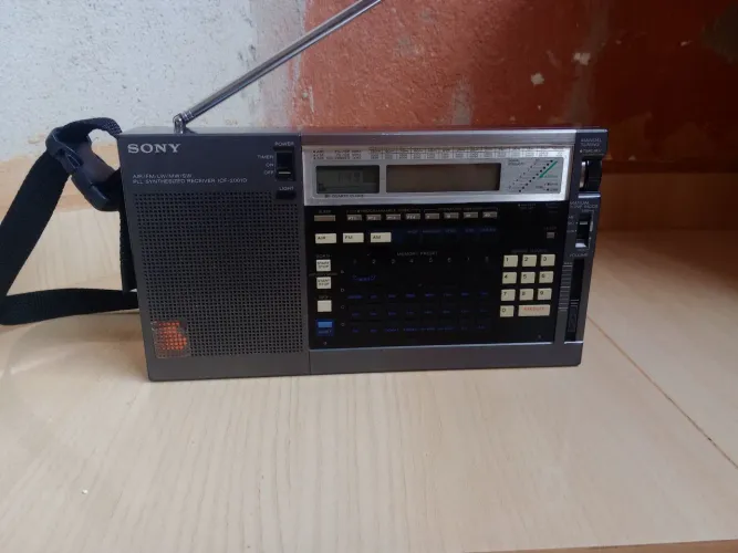 Rádio Sony ICF-2001D