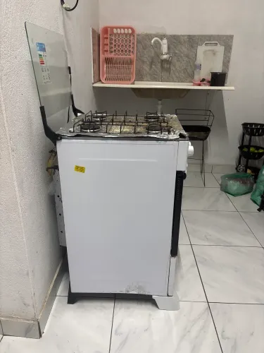 Vende-se fogão 4 bocas na cor branca