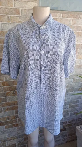 Camisa masculina casual.