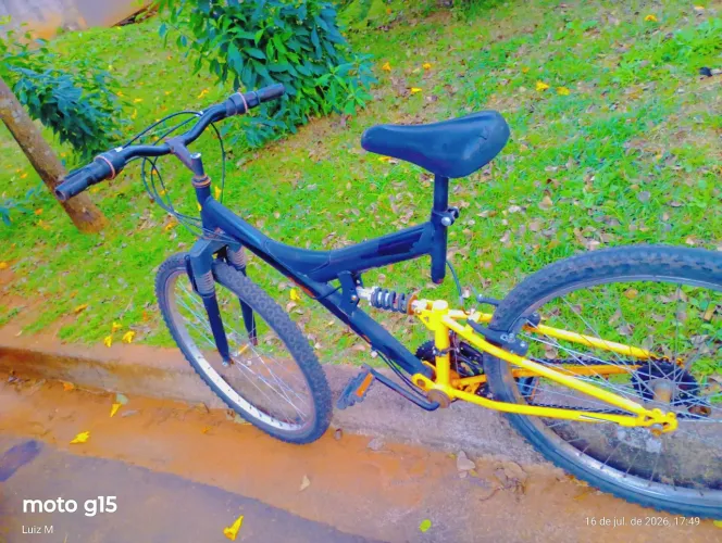 Bicicleta aro 26 com amortecedor canguru 500 poli,sem marcha e pedal quebrado nas pontas  