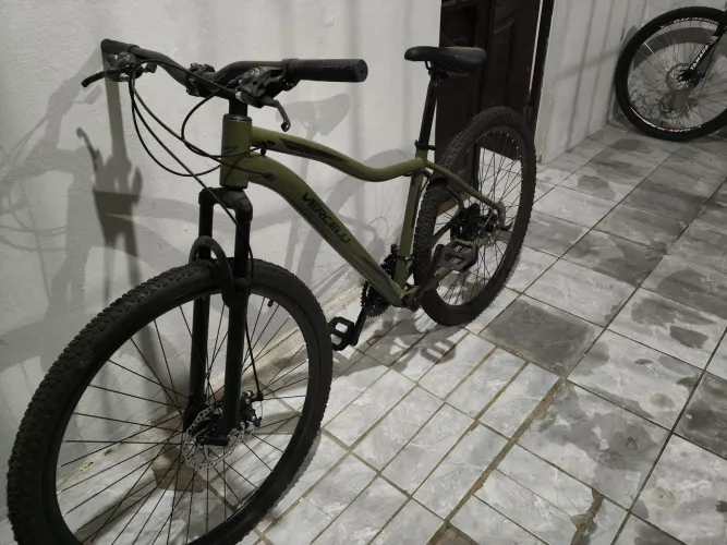 Bicicleta Vercelli Veneza Aro 29 Alumínio - 21 Marchas - Freio a Disco