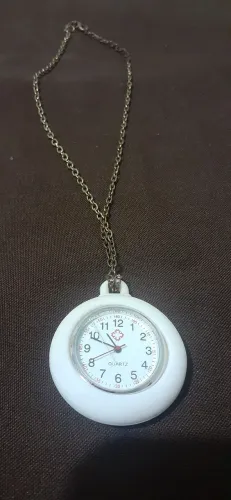 Relógio de bolso branco com silicone enfermagem