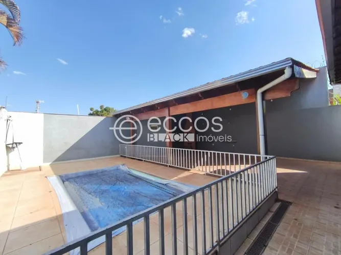 Casa para aluguel, 3 quartos, 2 suítes, 4 vagas, Cidade Jardim - Uberlândia/MG