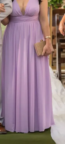 Vestido Longo de Festa Lilás / Lavanda Decote V - Usado 1x - Tamanho M