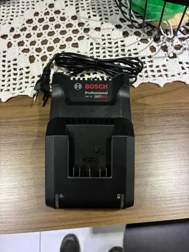 Carregador Bosch 4ah bivolt gal 18-40