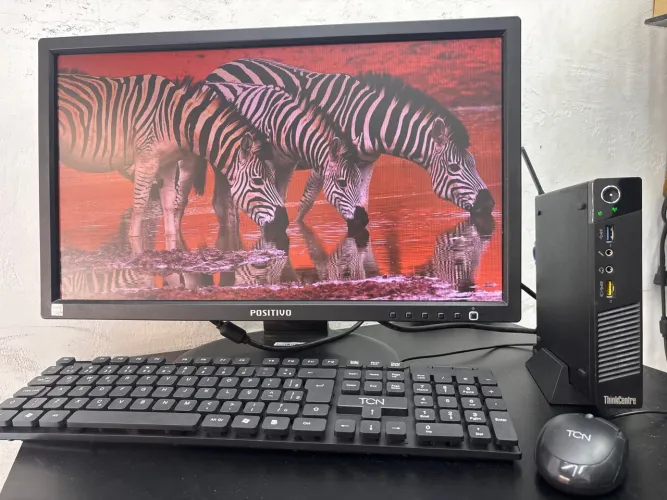 Mini PC Lenovo Thinkcentre com Intel Core i3 8GB de RAM e SSD de 120GB ,monitor 20?