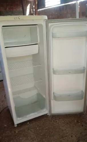 GELADEIRA CONSUL 1 PORTA- PREÇO IMPERDÍVEL ?*  Vendo geladeira *CONSUL* de 1 porta. 